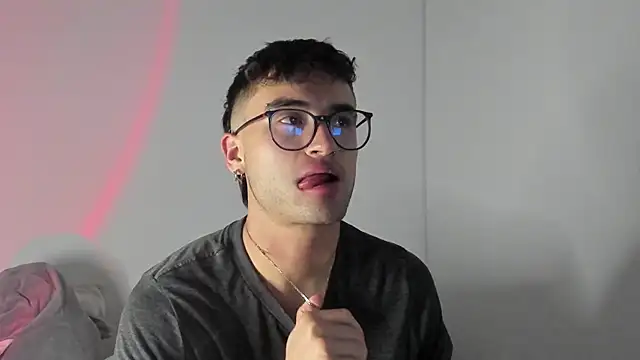 Snapshot of charlie_dicker chatting on February 2026 01:00:02 AM charlie dicker online show from February 2026 01:00:02 AM