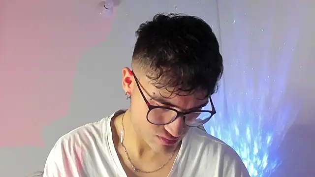 Snapshot of charlie_dicker chatting on February 2026 11:45:02 PM charlie dicker online show from February 2026 11:45:02 PM