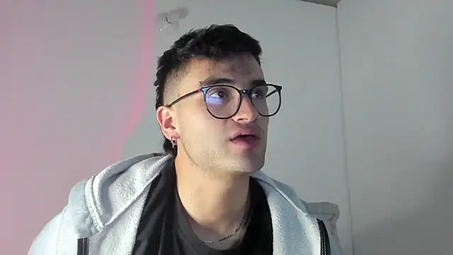 Snapshot of charlie_dicker chatting on February 2026 11:34:02 PM charlie dicker online show from February 2026 11:34:02 PM