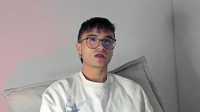 Snapshot of charlie_dicker chatting on February 2026 01:51:01 AM charlie dicker online show from February 2026 01:51:01 AM