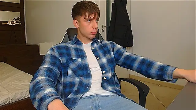 Snapshot of KellenWest chatting on January 2026 05:10:02 AM KellenWest online show from January 2026 05:10:02 AM