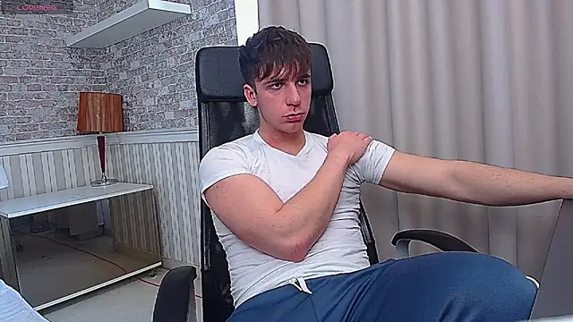 Snapshot of KellenWest chatting on January 2026 11:27:02 AM KellenWest online show from January 2026 11:27:02 AM