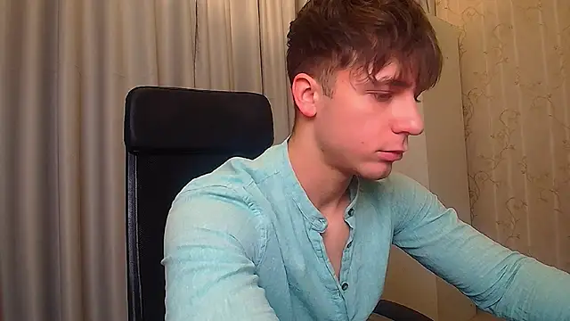 Snapshot of KellenWest chatting on February 2026 05:44:02 AM KellenWest online show from February 2026 05:44:02 AM