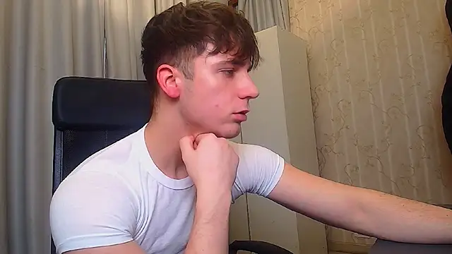 Snapshot of KellenWest chatting on February 2026 11:14:02 AM KellenWest online show from February 2026 11:14:02 AM