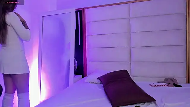 Snapshot of JuliMonroe19 chatting on February 2026 01:07:02 PM JuliMonroe19 online show from February 2026 01:07:02 PM