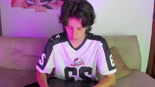 Snapshot of cirosky_elchicopolla chatting on April 2026 03:37:01 AM cirosky elchicopolla online show from April 2026 03:37:01 AM