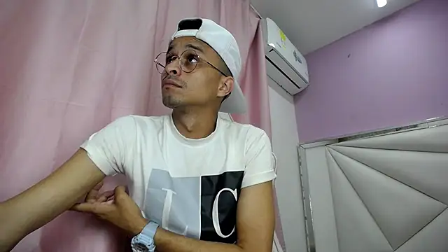 Snapshot of Ares_funn chatting on December 2025 12:12:01 PM Ares funn online show from December 2025 12:12:01 PM