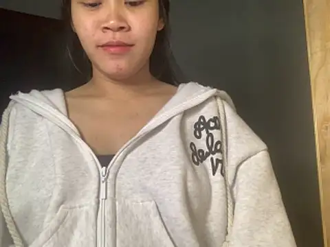 Snapshot of Bitsy2004 chatting on December 2025 04:13:01 PM Bitsy2004 online show from December 2025 04:13:01 PM