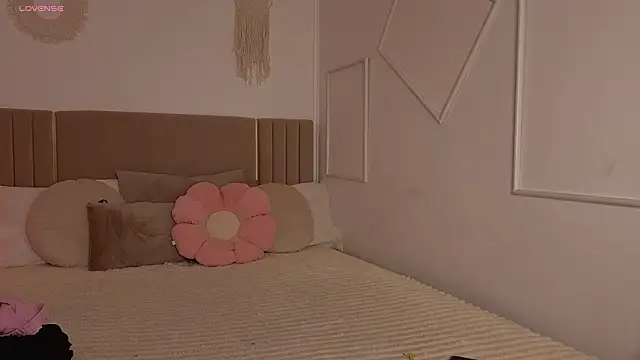 Sn0w  queen online show from February 2026 08:02:02 AM