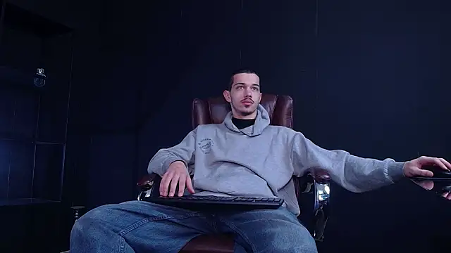 Snapshot of KaydenDrew chatting on December 2025 05:24:01 AM KaydenDrew online show from December 2025 05:24:01 AM