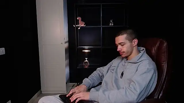 Snapshot of KaydenDrew chatting on February 2026 05:44:02 AM KaydenDrew online show from February 2026 05:44:02 AM