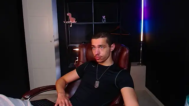 Snapshot of KaydenDrew chatting on February 2026 05:15:01 AM KaydenDrew online show from February 2026 05:15:01 AM