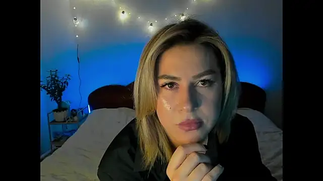 Snapshot of Roxi_Joy chatting on January 2026 05:28:02 PM Roxi Joy online show from January 2026 05:28:02 PM