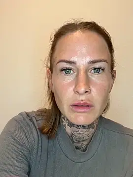 Klarry69 online show from April 2026 08:02:02 PM