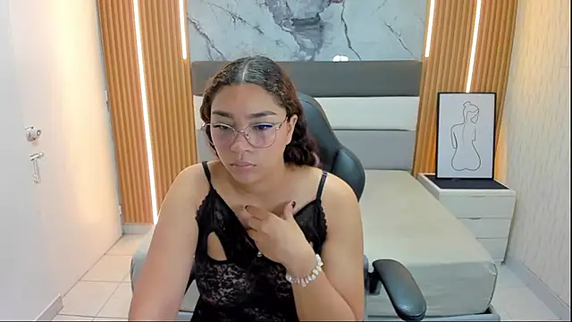 Snapshot of angelinemore chatting on January 2026 06:53:01 PM angelinemore online show from January 2026 06:53:01 PM