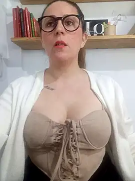 SofiEsteves online show from May 2026 06:05:02 PM