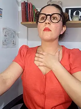 SofiEsteves online show from June 2026 06:42:01 PM