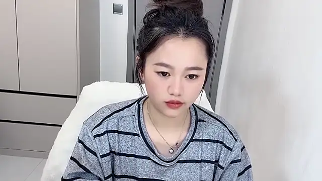 Snapshot of Amireux-8 chatting on February 2026 04:40:02 AM Amireux-8 online show from February 2026 04:40:02 AM