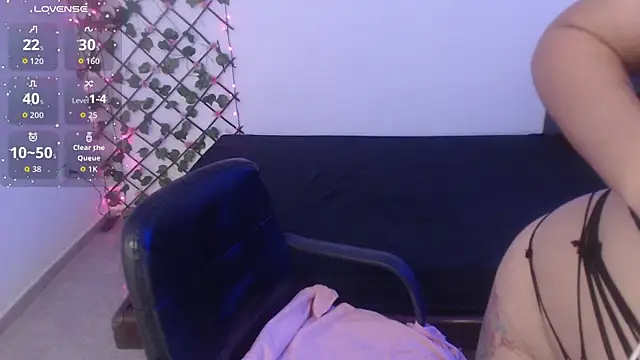 Snapshot of latin_mommy_ chatting on December 2025 01:40:02 PM latin mommy online show from December 2025 01:40:02 PM