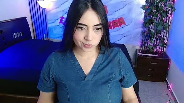 Snapshot of latin_mommy_ chatting on February 2026 02:07:01 PM latin mommy online show from February 2026 02:07:01 PM