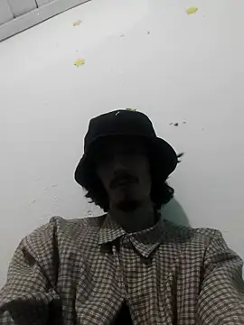 Snapshot of sk8-boy chatting on January 2026 04:16:01 AM sk8-boy online show from January 2026 04:16:01 AM