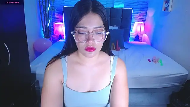 Snapshot of Valeri_hot22 chatting on February 2026 09:33:01 PM Valeri hot22 online show from February 2026 09:33:01 PM