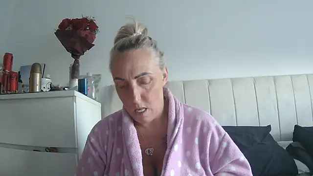 Snapshot of theblondecocklover chatting on April 2026 06:53:02 PM theblondecocklover online show from April 2026 06:53:02 PM