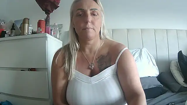 Snapshot of theblondecocklover chatting on April 2026 06:46:02 PM theblondecocklover online show from April 2026 06:46:02 PM