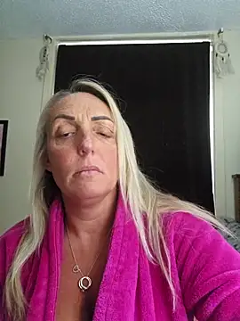 Snapshot of theblondecocklover chatting on May 2026 08:09:02 AM theblondecocklover online show from May 2026 08:09:02 AM