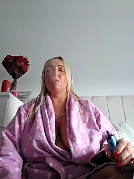 Snapshot of theblondecocklover chatting on May 2026 06:15:02 PM theblondecocklover online show from May 2026 06:15:02 PM