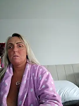 Snapshot of theblondecocklover chatting on May 2026 07:43:02 PM theblondecocklover online show from May 2026 07:43:02 PM