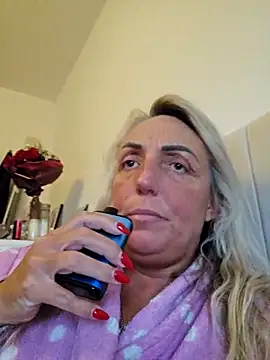 Snapshot of theblondecocklover chatting on May 2026 05:13:01 AM theblondecocklover online show from May 2026 05:13:01 AM