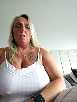 Snapshot of theblondecocklover chatting on May 2026 07:09:02 PM theblondecocklover online show from May 2026 07:09:02 PM