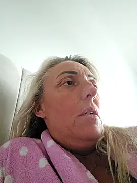 Snapshot of theblondecocklover chatting on May 2026 06:09:02 AM theblondecocklover online show from May 2026 06:09:02 AM