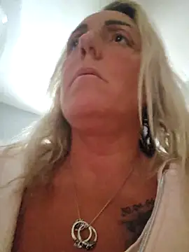 Snapshot of theblondecocklover chatting on May 2026 12:45:02 PM theblondecocklover online show from May 2026 12:45:02 PM