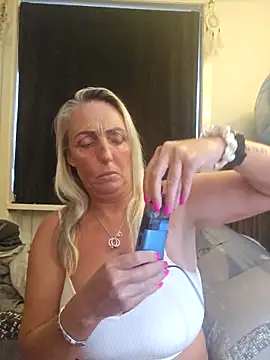 Snapshot of theblondecocklover chatting on May 2026 08:02:02 PM theblondecocklover online show from May 2026 08:02:02 PM