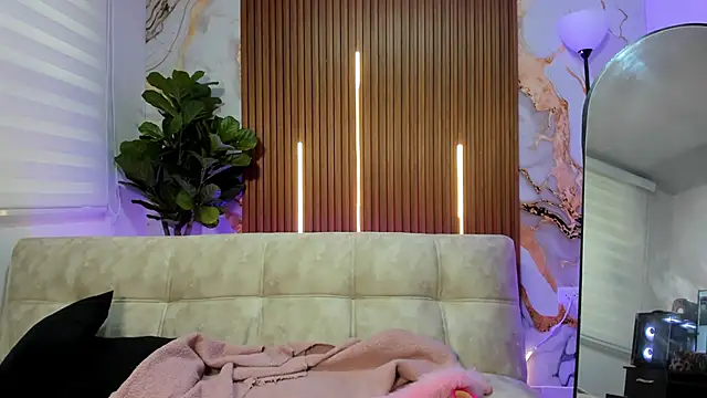 Snapshot of Nickie_reed_ chatting on December 2025 08:28:02 PM Nickie reed online show from December 2025 08:28:02 PM