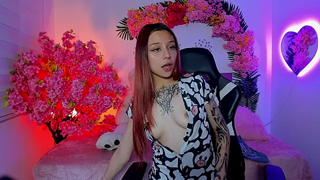 Nickie reed  online show from May 2026 09:45:02 PM