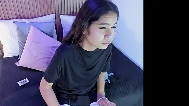 Snapshot of alina_souvage_ chatting on January 2026 06:02:02 PM alina souvage online show from January 2026 06:02:02 PM