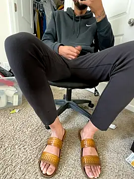 Kingbertfeet online show from December 2025 02:13:01 PM