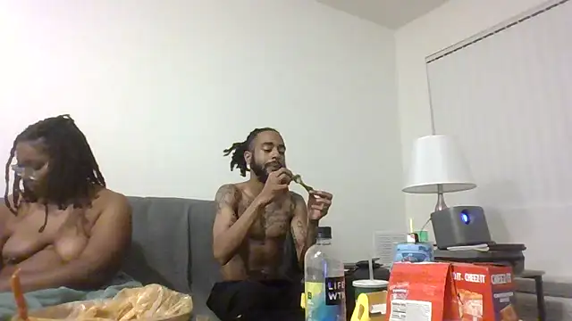 AverageAnt  online show from February 2026 04:44:01 AM