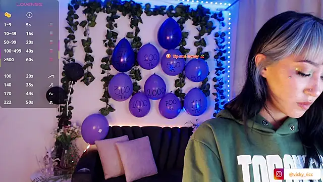 Snapshot of viicky_r chatting on February 2026 12:48:02 AM viicky r online show from February 2026 12:48:02 AM