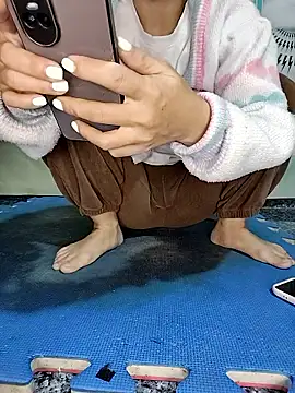 Snapshot of hi-miki chatting on January 2026 01:21:02 AM hi-miki online show from January 2026 01:21:02 AM