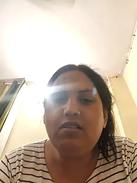 Snapshot of Hotmylips chatting on April 2026 05:19:02 PM Hotmylips online show from April 2026 05:19:02 PM