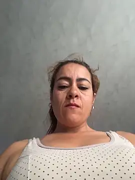 saramaartinez online show from April 2026 02:00:02 PM