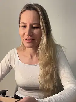 Snapshot of 1Moonlight1 chatting on December 2025 04:03:02 PM 1Moonlight1 online show from December 2025 04:03:02 PM