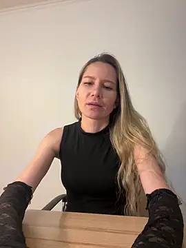 Snapshot of 1Moonlight1 chatting on February 2026 08:01:01 PM 1Moonlight1 online show from February 2026 08:01:01 PM