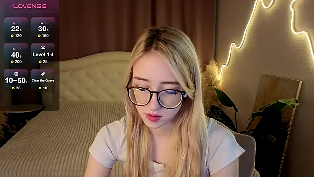 Snapshot of anora_baby chatting on December 2025 07:28:02 AM anora baby online show from December 2025 07:28:02 AM