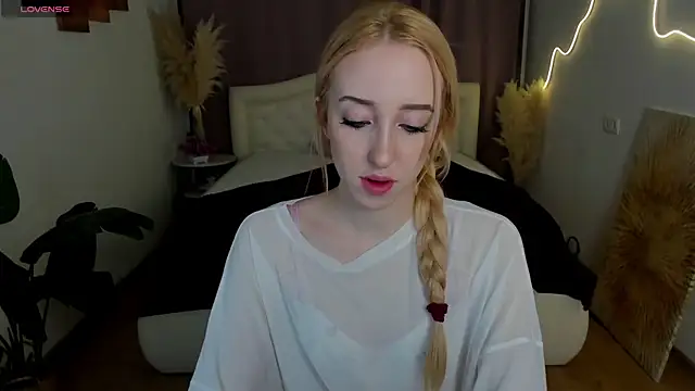 Snapshot of anora_baby chatting on February 2026 07:39:02 PM anora baby online show from February 2026 07:39:02 PM