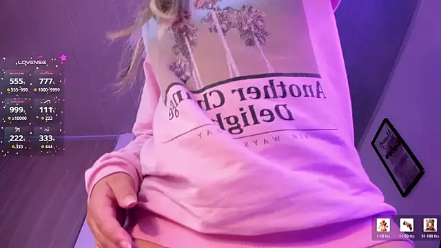 Snapshot of Violet_Blazee chatting on January 2026 08:06:02 AM Violet Blazee online show from January 2026 08:06:02 AM